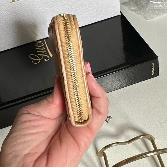 Low Start Bottega Veneta Women’s Wallet - Picture 8 of 13